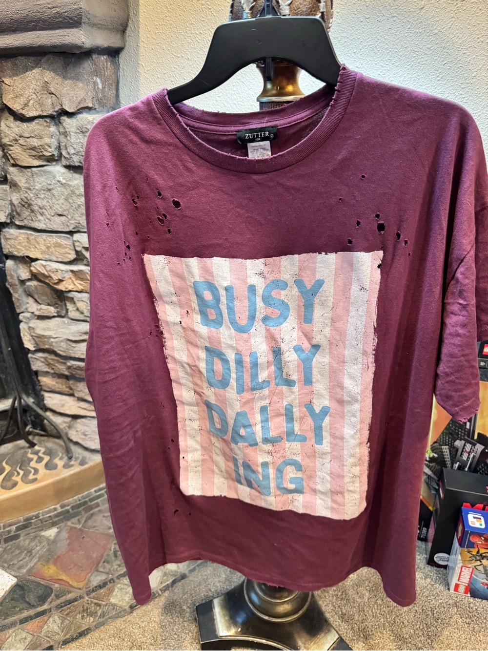 Zutter Women's Maroon 'Busy Dilly Dallying' Graphic Tee